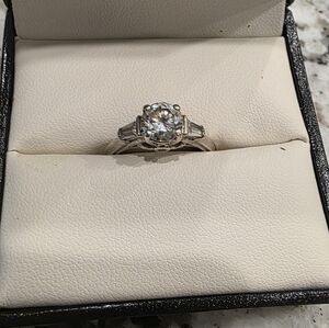 Elegant Silver Women's Ring